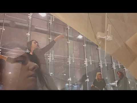 Makh tsi di eygelekh (A lullaby in Yiddish)