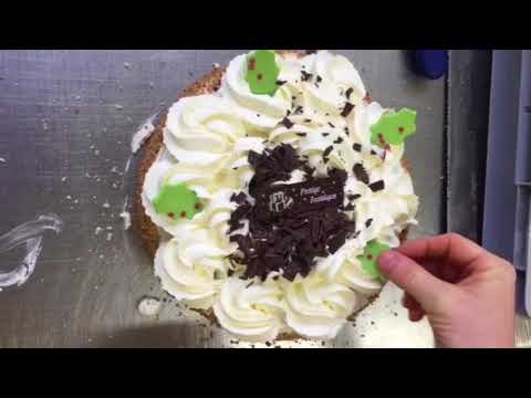 Slagroom kersttaart maken doe je zo - door een échte banketbakker