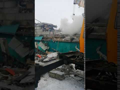 В Нерюнгри в гаражном кооперативе произошел сильный взрыв. Один человек погиб В Нерюнгри в гаражном кооперативе произошел сильный взрыв. Один человек погиб
