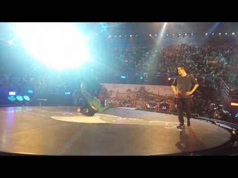 Victor VS Hong 10 Red Bull BC World Final 2014 in Paris