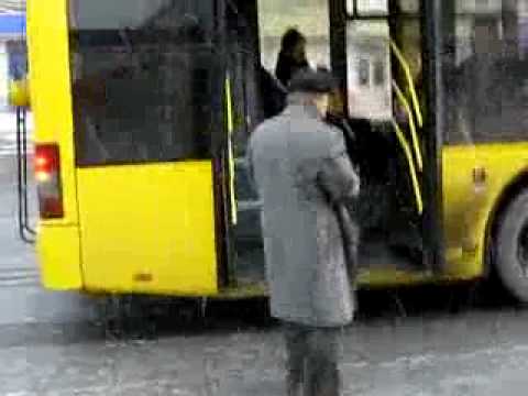 Crazy old man threatens a bus with a machine gun