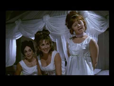 tre små piger- PUDEKAMP