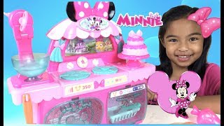 Disney Minnie Mouse Bowtastic Pastry Playset Color Changing Cake | Toys Academy