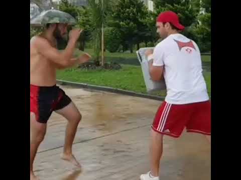 Rain or shine 😤 Davit Kiria takes on Enriko Kehl