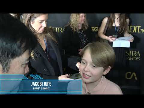 Interview mit Jacobi Jupe Carpet bei den Astra Film Awards 2026