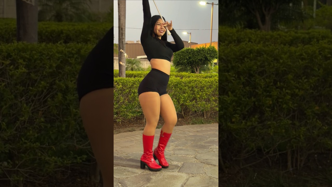 con elegancia y ritmo Latino #viral #baile #shortvideo #shorts