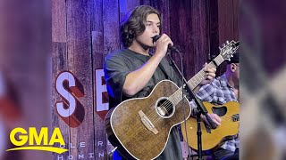 Gwen Stefani’s son gives surprise performance at Blake Shelton’s Oklahoma bar