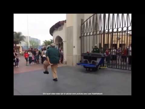 Lisa Surihani: The Broom Dance