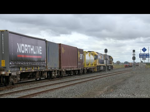 Pacific National 5MP2 Steel Train Crosses SCT 7922V Container Train (1/12/2022) - PoathTV Railway