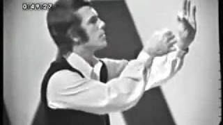 Kadr z teledysku Historia Del Clavo tekst piosenki Salvatore Adamo