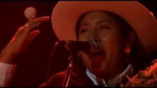 Divididos, "Mañana en el Abasto" (con Micaela Chauque y Fortunato Ramos)