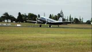 preview picture of video 'DC3 ZK DAK takeoff Ardmore NZ'