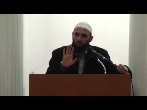 Hoxhë Bashkim Bajrami  I riu që është rritur në adhurim dhe i është nënshtruar Allahut