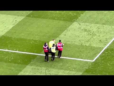 Pitch Invader At Old Trafford Gets Carried Off | Man United vs Leicester | 19/2/22