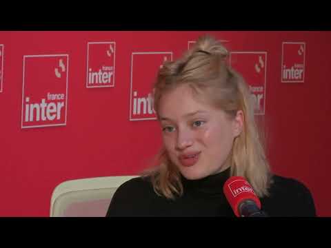 Rebecca Marder : "François Ozon insuffle un vent de MeToo et parle de sujets diablement d'actualité"