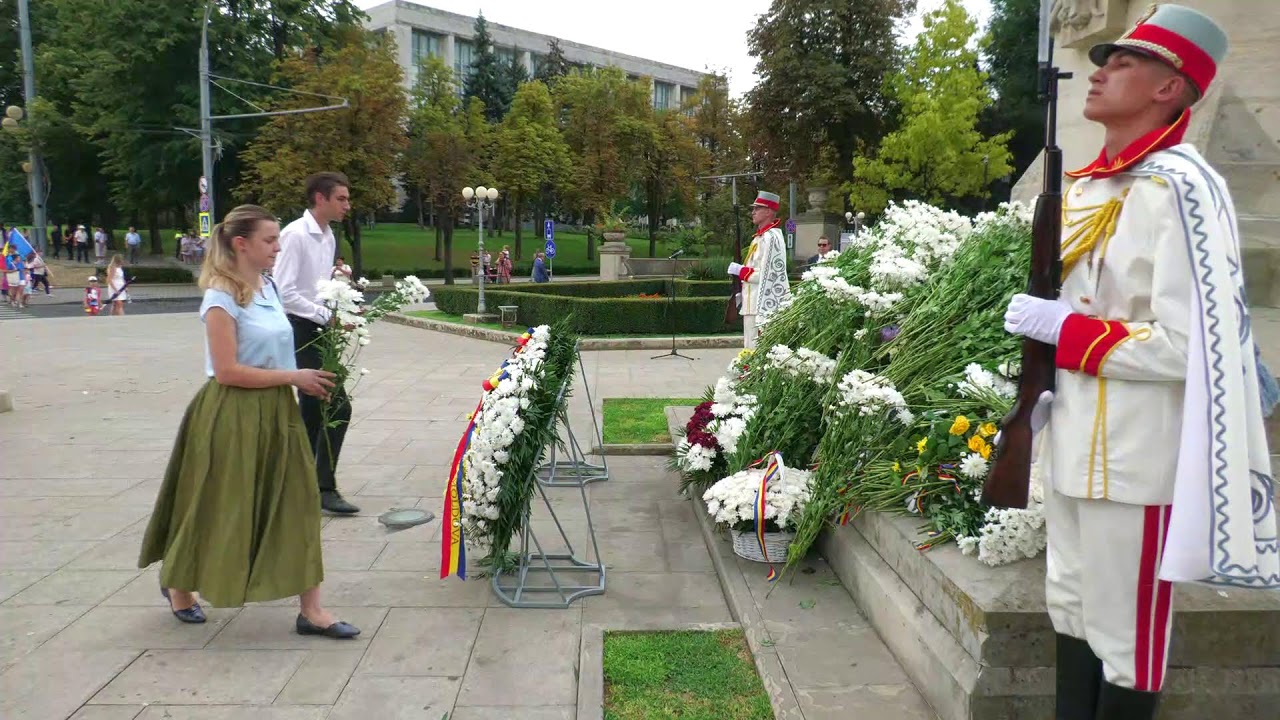 Depuneri de flori cu ocazia celei de-a 33-a aniversări a Independenței Republicii Moldova