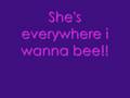 Hilary Duff-Who's that girl?(lyrics!) 
