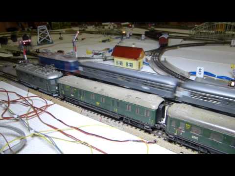 39. Stummi-Treff WN,  15 - Zwei Personenzüge fahren am Signal (Märklin 443) ab