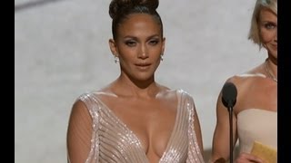 Oscars 2012: Jennifer Lopez Wardrobe Malfunction?