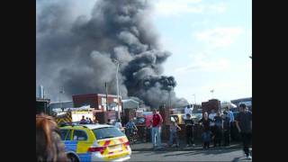 preview picture of video 'HD: Gosport Scrap Yard Fire - Fry's Car Components - 22nd March 2009'