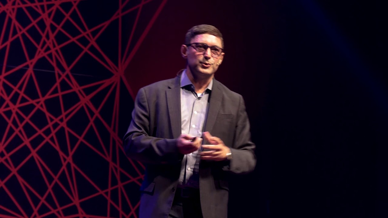 A tecnologia que salva é a mesma que cega! | Laercio Albuquerque | TEDxFortaleza