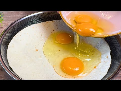 Wlej 4 jajka na tortillę, a będziesz zaskoczony efektem! Proste i pyszne