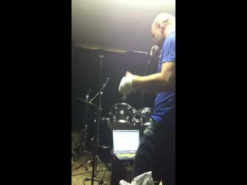 Ropez ultimatum. nema bubnja - lupam kantu. de' la furka bounce underground.