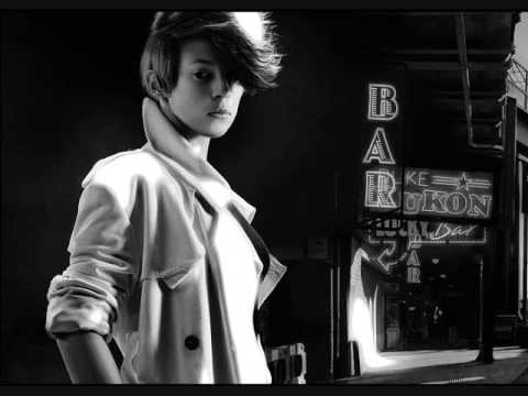 La Roux - Bulletproof (Benny Benassi Available Mashup Mix)