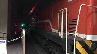 [問題] 台鐵區間車是誰開的門?