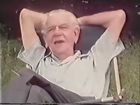 A worker between intellectuals