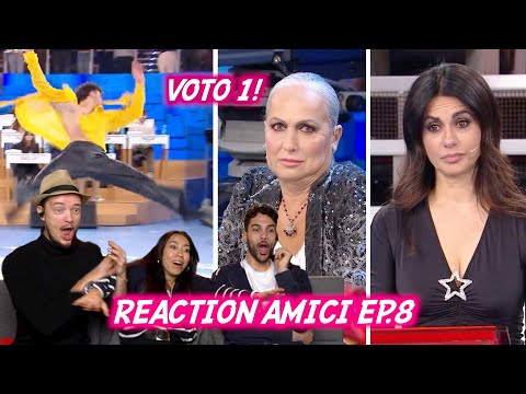Una vespa impazzita! | Reaction Amici ep.8