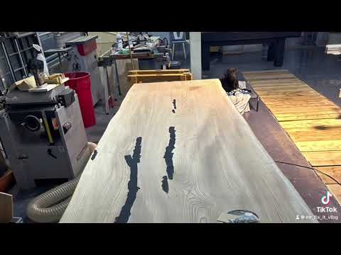 Handgefertigter Massivholztisch aus Rüster (Ulme) – DIY Möbelprojekt