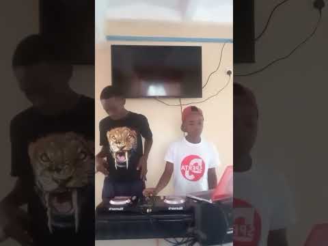 Dj sperta mc musty back to school  Therapy 💯#crowncombatking