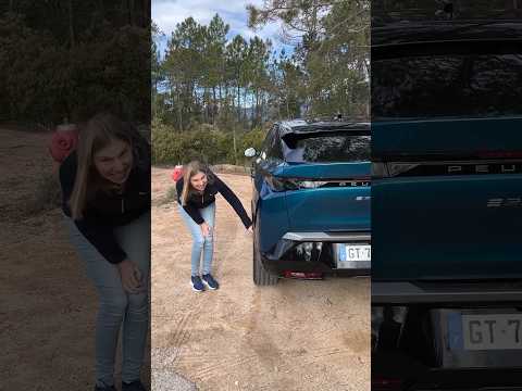 Trunk loading floor gimmick in the Peugeot E-3008! 🛞 #shorts