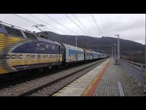Pozdrav od rušňovodiča: Mohutný nákladný vlak na trati 120 🚂💨