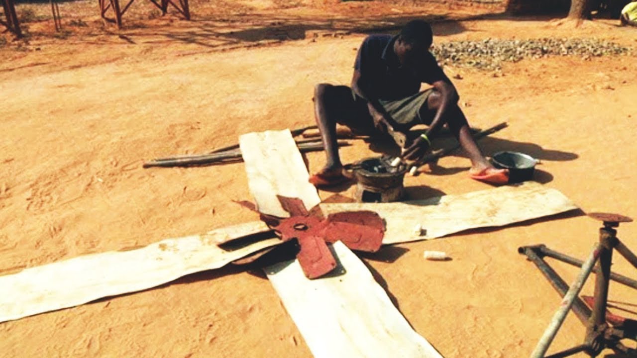 ELE CONSTRUIU ISSO COM LIXO E SALVOU TODA UMA CIDADE