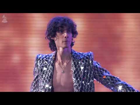 sombr Performs “12 to 12”