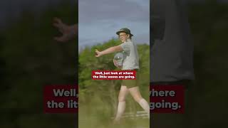 Throw water the thurthest. #chrisparker  #taskmasterclips #taskmasterclips  #taskmasternewzealand