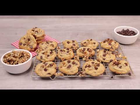 Quick & Easy: Kirkland Signature Walnut Chocolate Chip Cookies