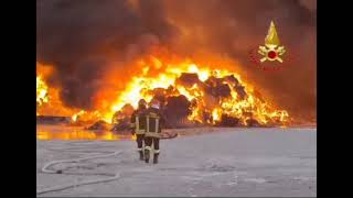 devastante-incendio-a-persano-a-fuoco-migliaia-di-tonnellate-di-ecoballe