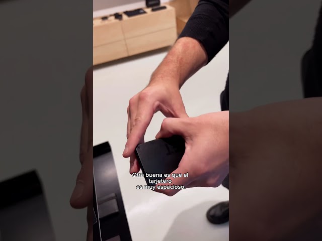 Vídeo relacionado con COYUN Soporte para Tarjetas de Visita, Professional Tarjetero para Tarjetas de Visita de Cuero PU con cierre magnético,Estuche para Tarjetas de Crédita para Hombre y Mujer (Negro)