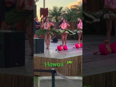 Hula dancing in Hawaii #travel#travelblogger#travelvlog#hawaii#honolulu#luau##party#hula#huladancer