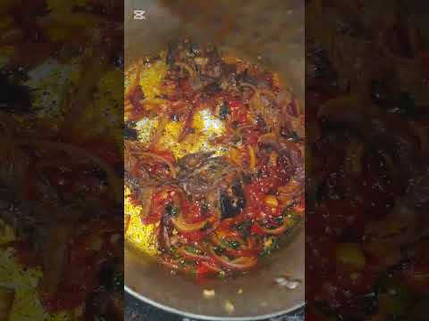 Unripe paw paw, waterleaf and dry fish in red oil indomie pot. you will love it 🥰