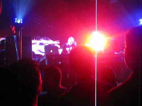 Paul Van Dyke plays Kaskade's "Move for Me" (Live at Ice Palace)