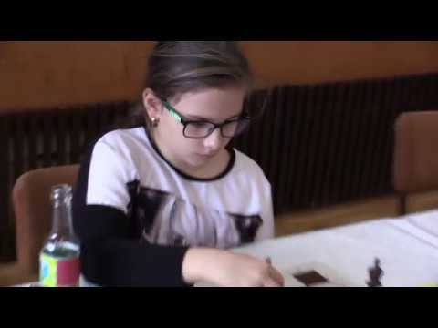 žiačky 1.2. Nina Holeštiaková - Kristína Šubjaková 0:1