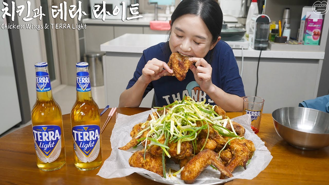 Real Mukbang:) Homemade Super Crispy Fried Chicken Wings ☆ Beer, green onion chicken