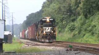 preview picture of video 'Standard Cab Dash 9 Leads NS 38G at Royersford, PA'