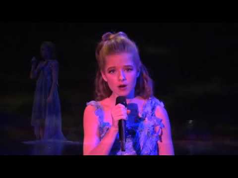 Jackie Evancho - Interpretando a linda canção ''Bridge Over Troubled Water''