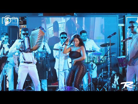 Mix Que Bonito / Es Amor / Que Bello / Enamorada y Herida / Mix Candela - Kate Candela en Rustica