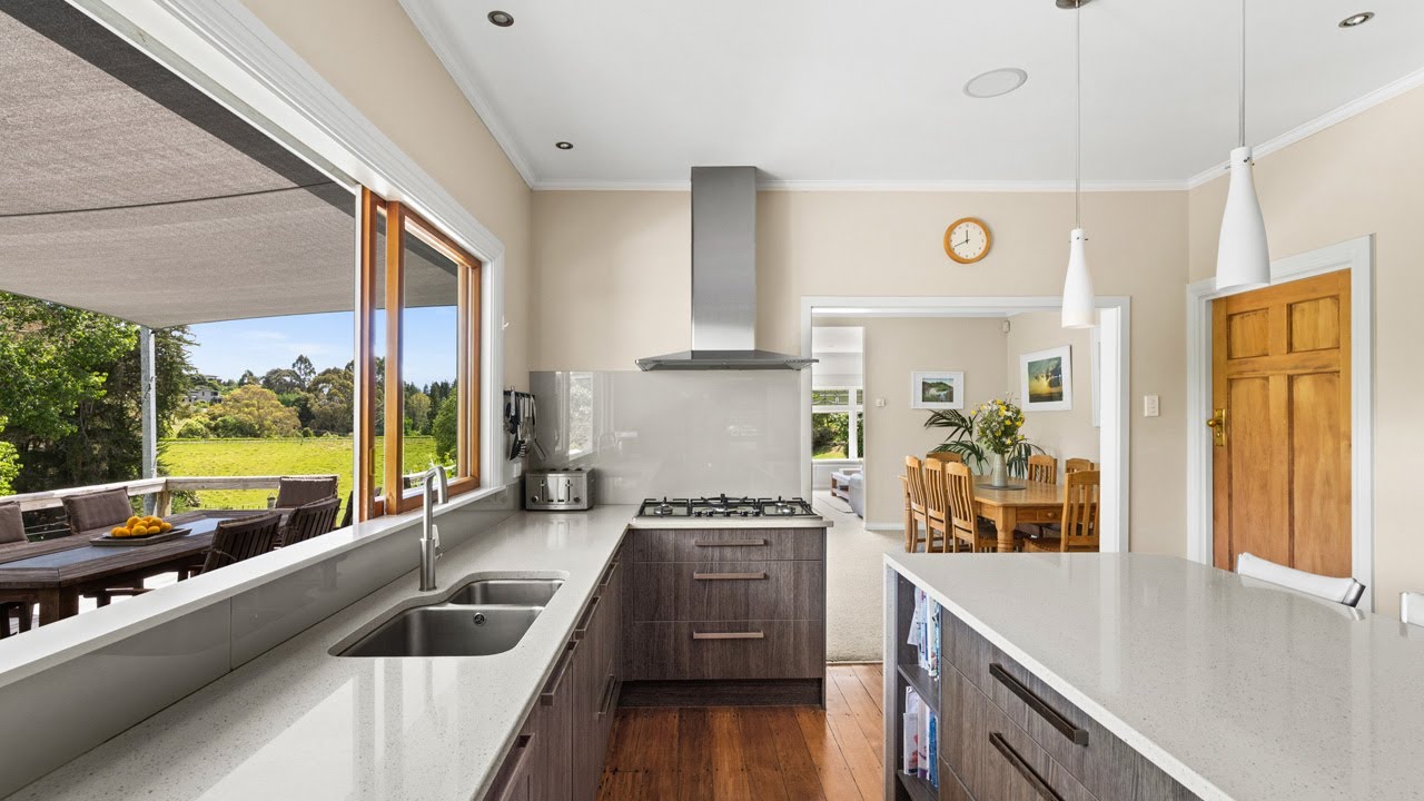 Easy Lifestyle Close to the Village